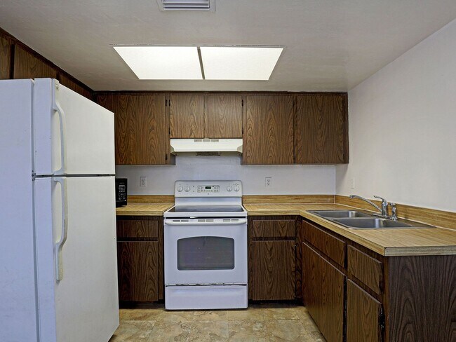 Building Photo - Duplex Fort Myers 14193