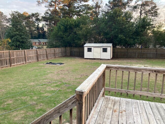 Building Photo - 3 bdrm/2 bth for Rent
