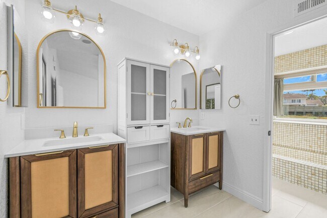 Building Photo - Encinitas Gem with Serene Backyard Pool - Available Dec. 1, 2025