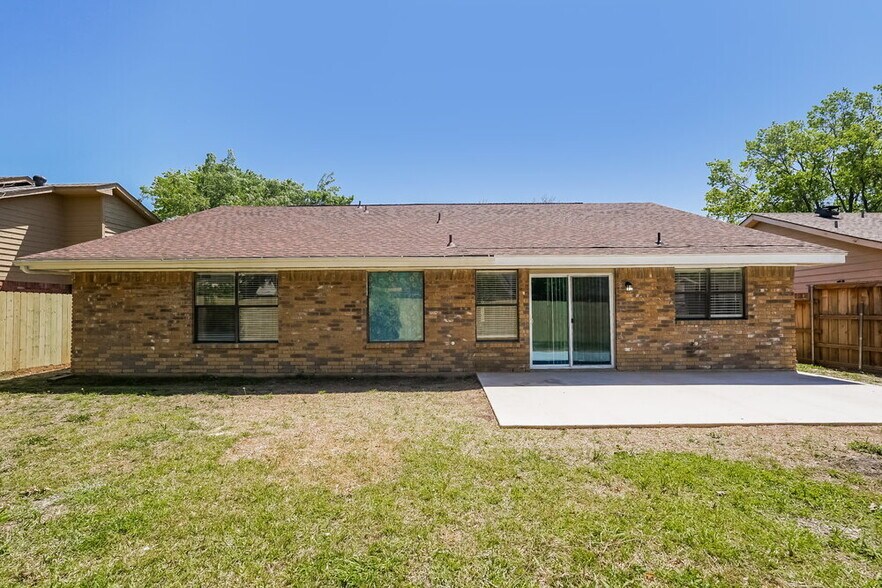Building Photo - 2119 Cold Springs Dr