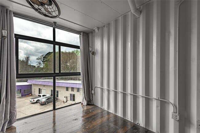 Building Photo - 1400 Sycamore Ave