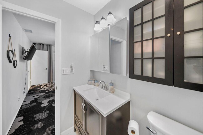 Building Photo - 129 Lake Carol Dr