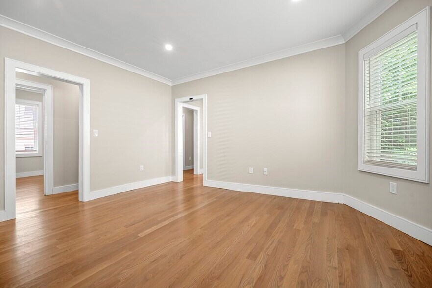 Building Photo - 44 Iffley Rd