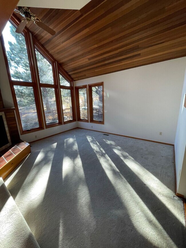 Building Photo - Front Range views, Spectacular location, Boulder home avail. Now!