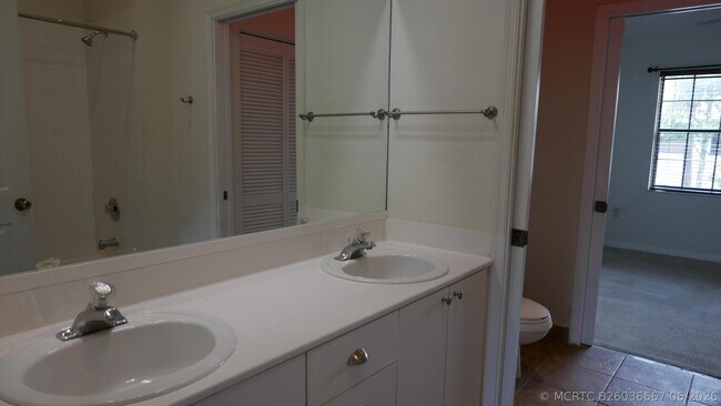 Building Photo - 227 City View Dr