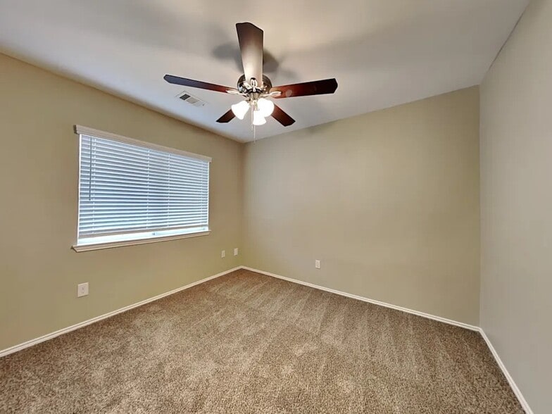 Building Photo - 503 Tumbleweed Dr