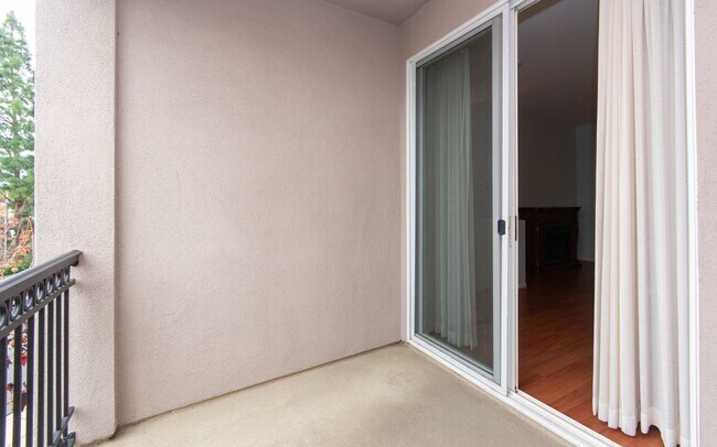 Building Photo - Condo in San Elijo!