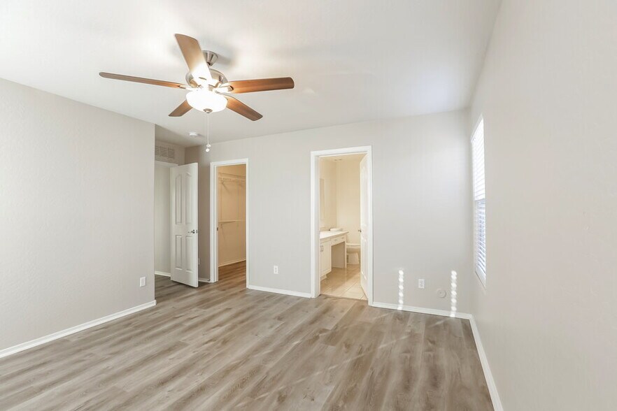 Building Photo - 7123 S 31st Dr