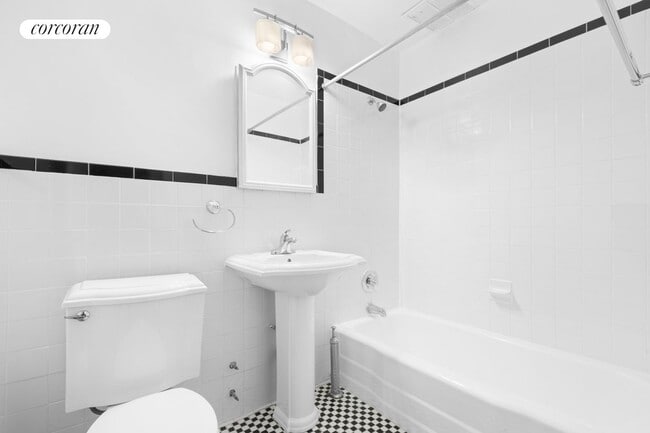 Building Photo - 414 E 88th St