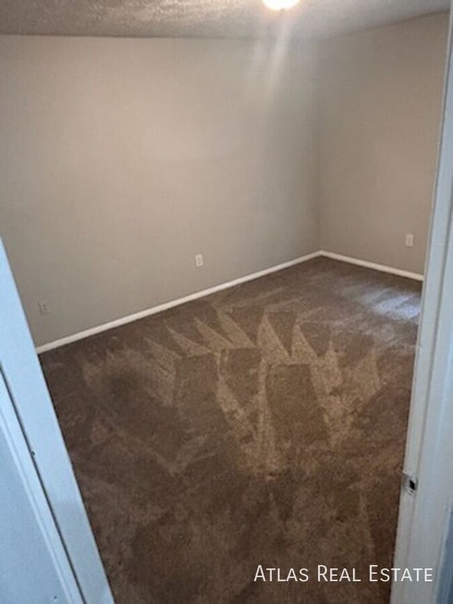 Building Photo - 129 Sir Scott Rd