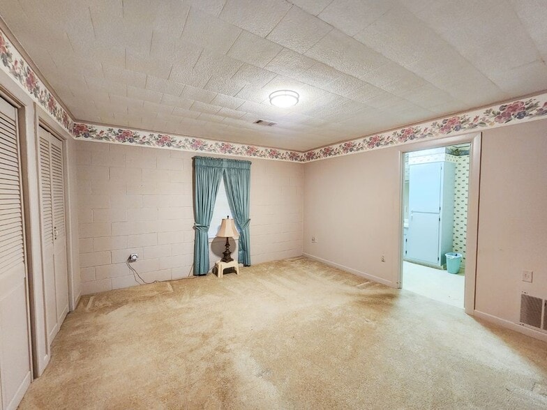 Building Photo - 1402 Loberg Ln