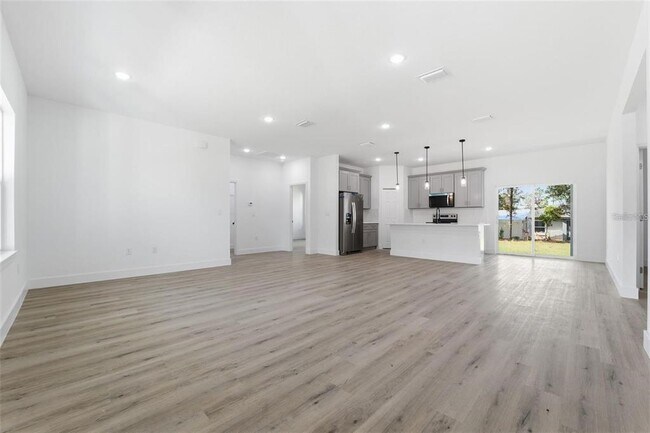Building Photo - 2275 W Linden Dr
