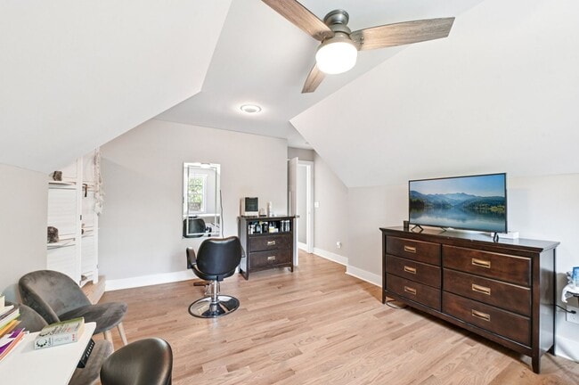 Building Photo - Luxury 5 Bed, 3.5 Bath Home on Large Lot !...