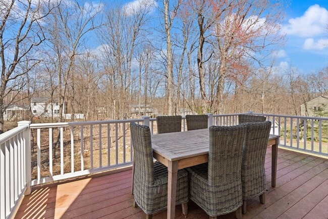 Building Photo - 5 Susan Dr