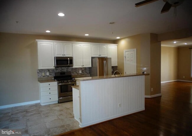 Building Photo - 10604 Ashford Way