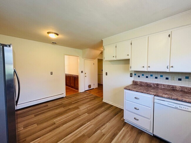 Building Photo - 616 Broce Dr