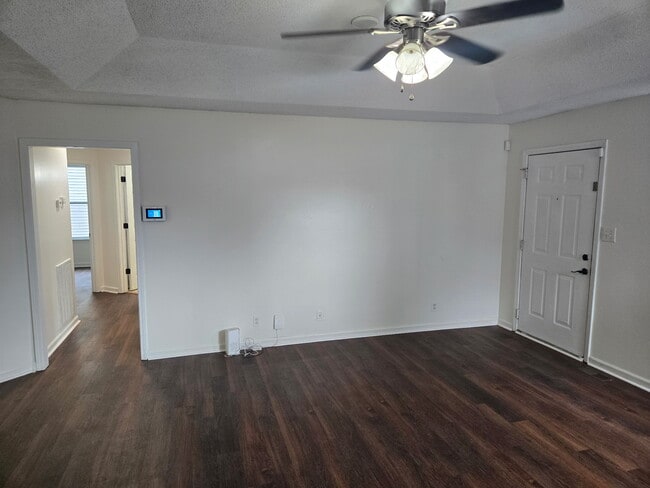 Building Photo - 118 Shady Maple Dr