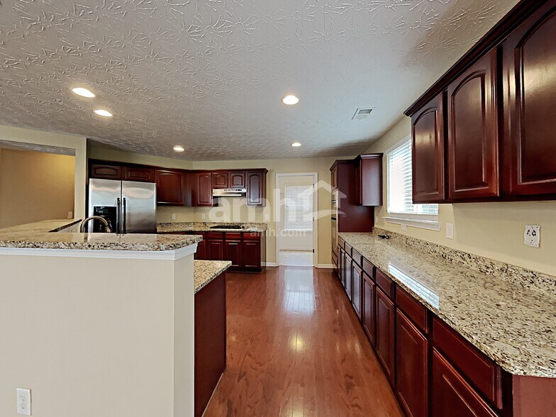 Building Photo - 889 Bramble Way