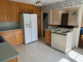 Building Photo - 5 Bedroom 2 Bathroom Home in Idyllic Neighborhood (CURRENTLY UNDER CONTRACT)