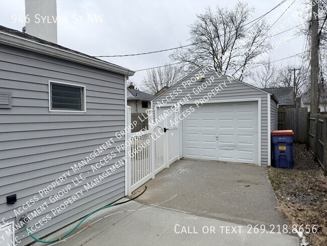 Building Photo - 946 Sylvia St NW