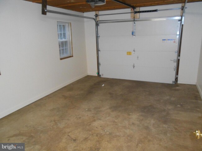 Building Photo - 169 Engle Ln