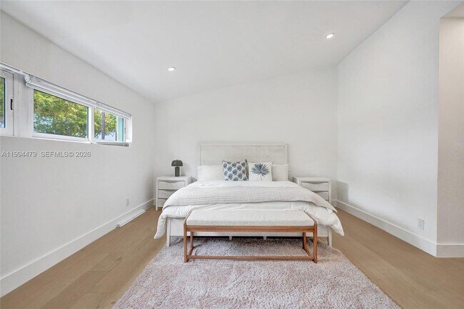 Building Photo - 12478 N Bayshore Dr