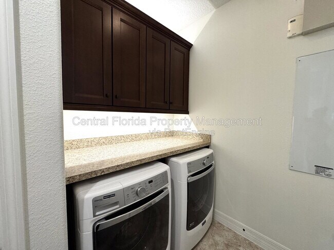 Building Photo - 8998 Fullerwood Ave