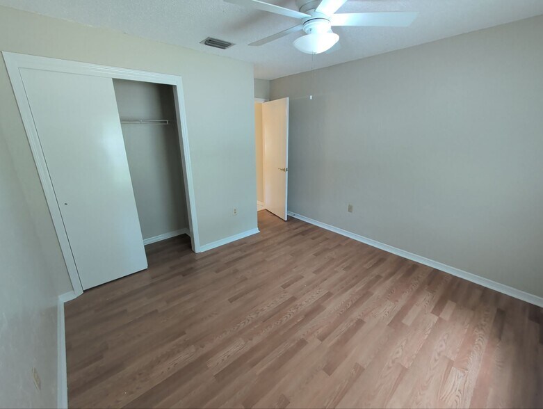 Building Photo - 138 W Navarro Pl