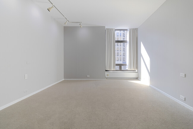 Building Photo - 680 N Lake Shore Dr