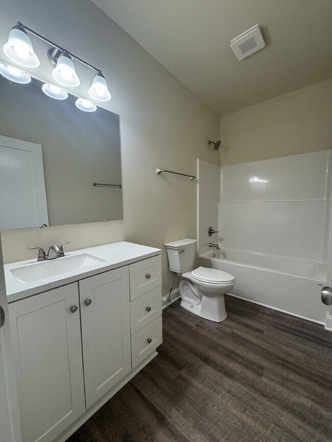 Building Photo - Brand New Rental in North Hall!