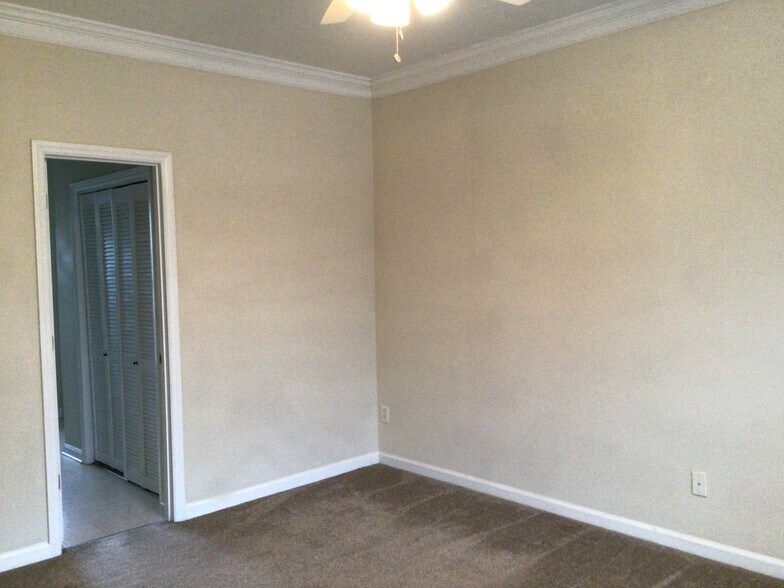 Building Photo - 204 McCarthy Dr
