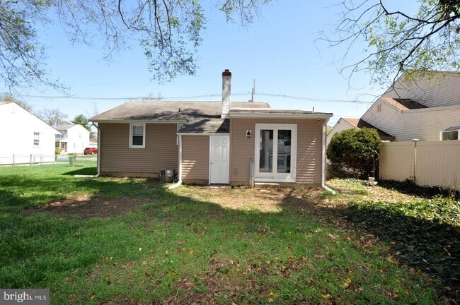 Building Photo - 432 N Coles Ave