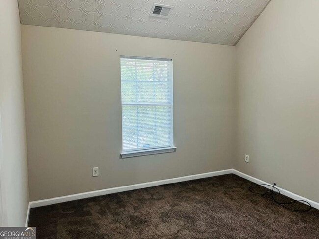 Building Photo - 690 Escalade Dr