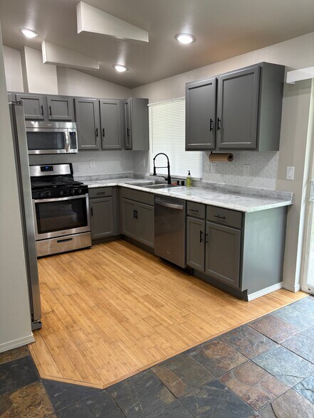 Building Photo - 1385 Graham Dr