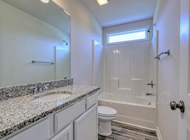 Building Photo - 904 Bryden Ln