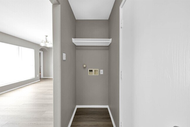 Building Photo - 2214 Shady Tree Ln