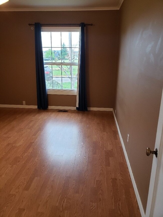 Building Photo - STATUS:RENTED-| R122 | $1795