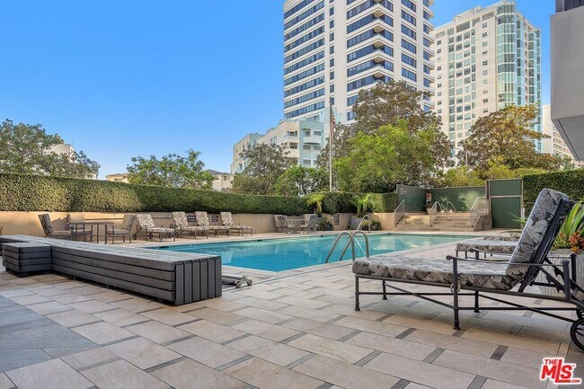 Building Photo - 865 Comstock Ave