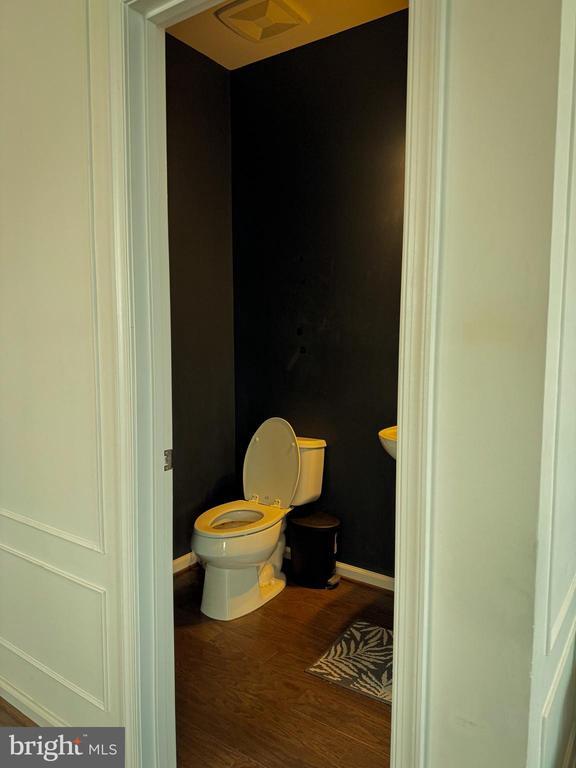 Building Photo - 42462 Dogwood Glen Square