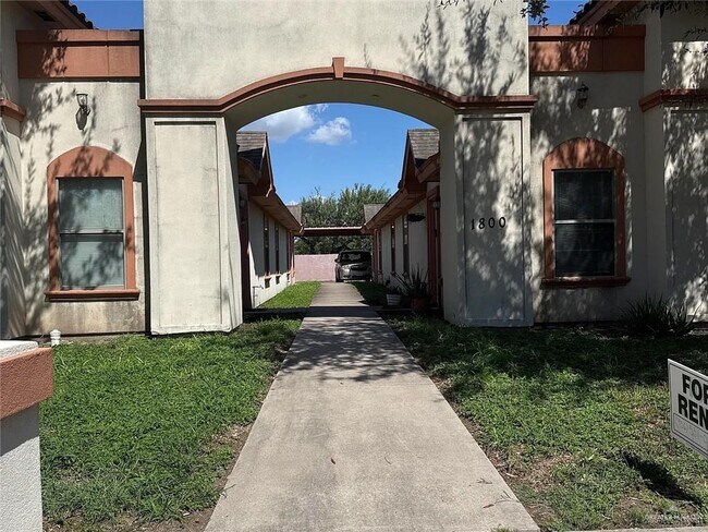 Primary Photo - 10 West Dr