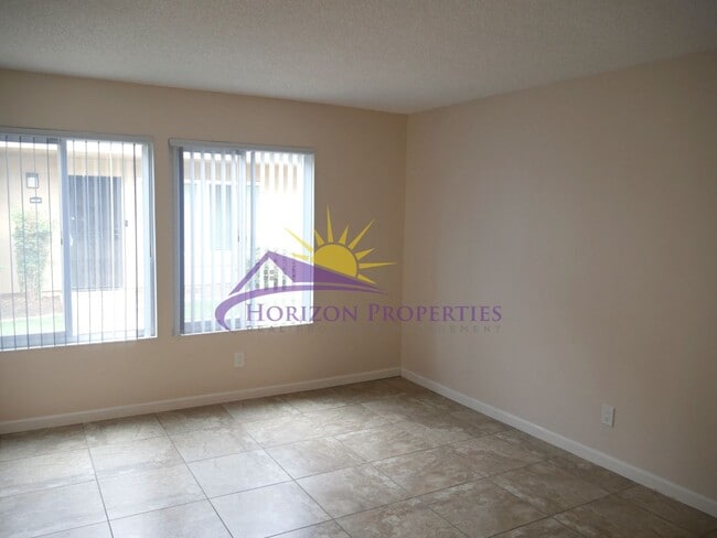 Building Photo - Open 2 Bed 1 Bath 897 Sq. Ft. Sacramento C...