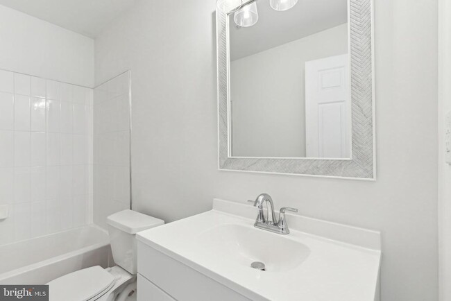 Building Photo - 4202 Aberdeen Ln