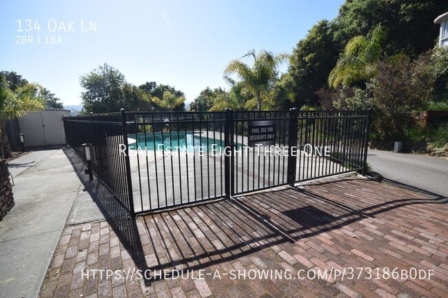 Building Photo - 134 Oak Ln