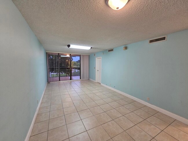 Building Photo - 8441 Forest Hills Dr