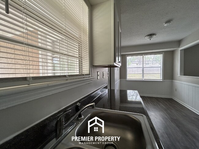 Building Photo - Charming 3BR/2BA in Southaven | Hardwood Floors & Large Fenced Backyard