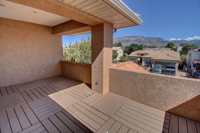 Building Photo - Beautiful NE Heights 3-4 Bedoom with Amazi...