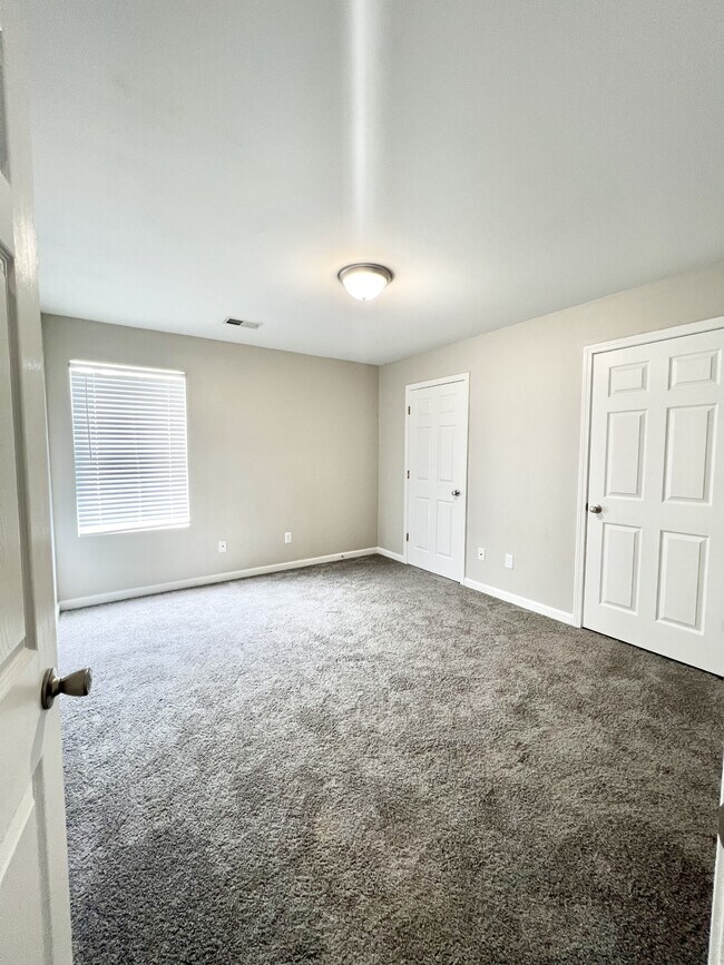 Building Photo - 601 Skyview Dr