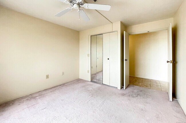 Building Photo - 111 deKoven Drive