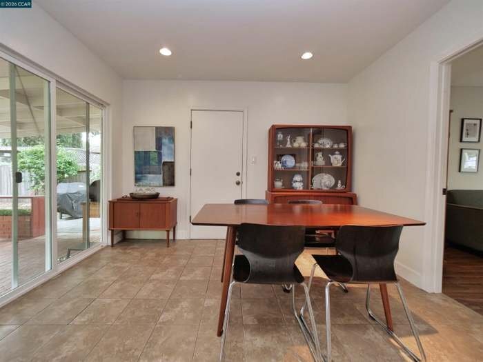Building Photo - 1260 Apple Dr