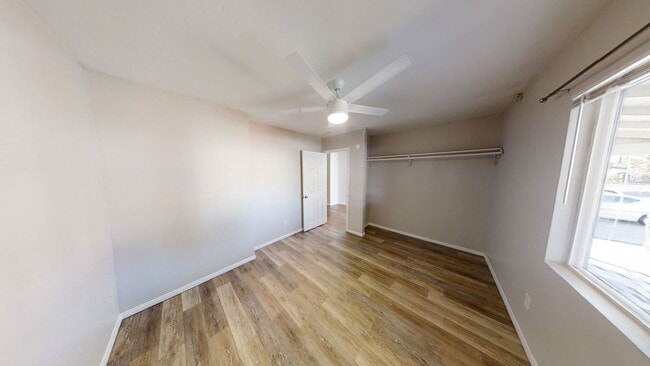 Building Photo - 5BR/2BA with Private Yard!